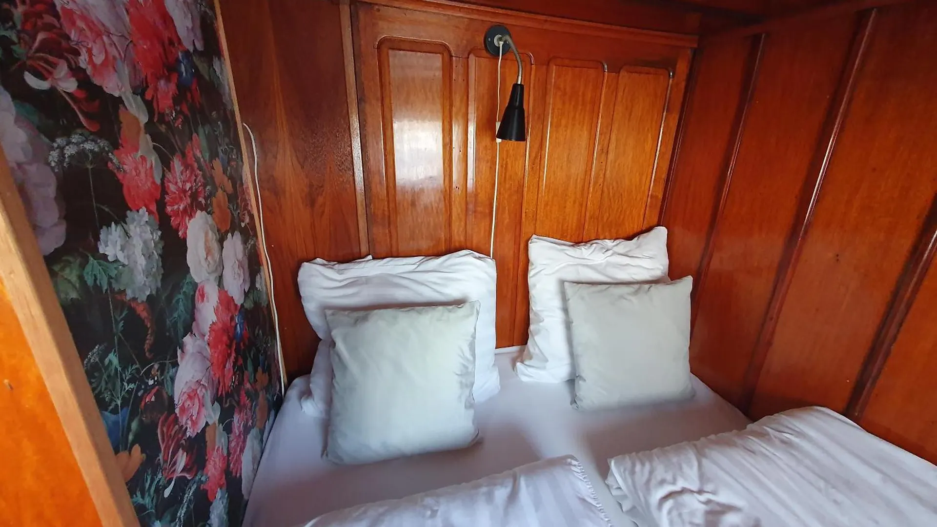 Houseboat Holiday Apartments Rotterdam Tekne